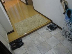 【玄関風水】古い靴、履いていない靴はを捨てる